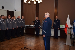 mł.insp. Paweł Krauz wita się z policjantami