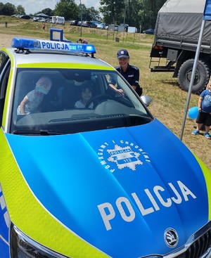 policjanci na Festynie Rodzinnym