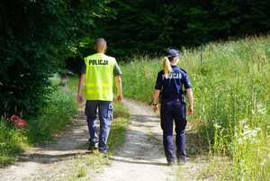 policjanci podczas poszukiwań