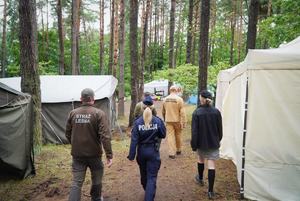 służby na obozie harcerskim