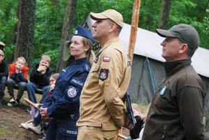 służby na obozie harcerskim