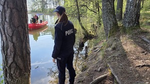 służby na poszukiwaniach