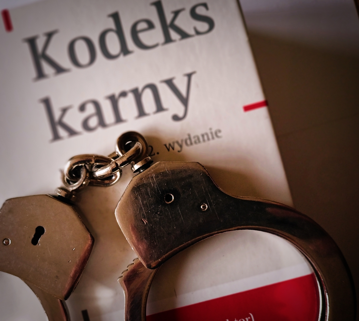 Akt oskarżenia przeciwko 20-latkowi za kradzieże w Ełku
